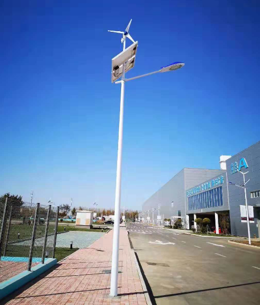 8米風光互補太陽能路燈